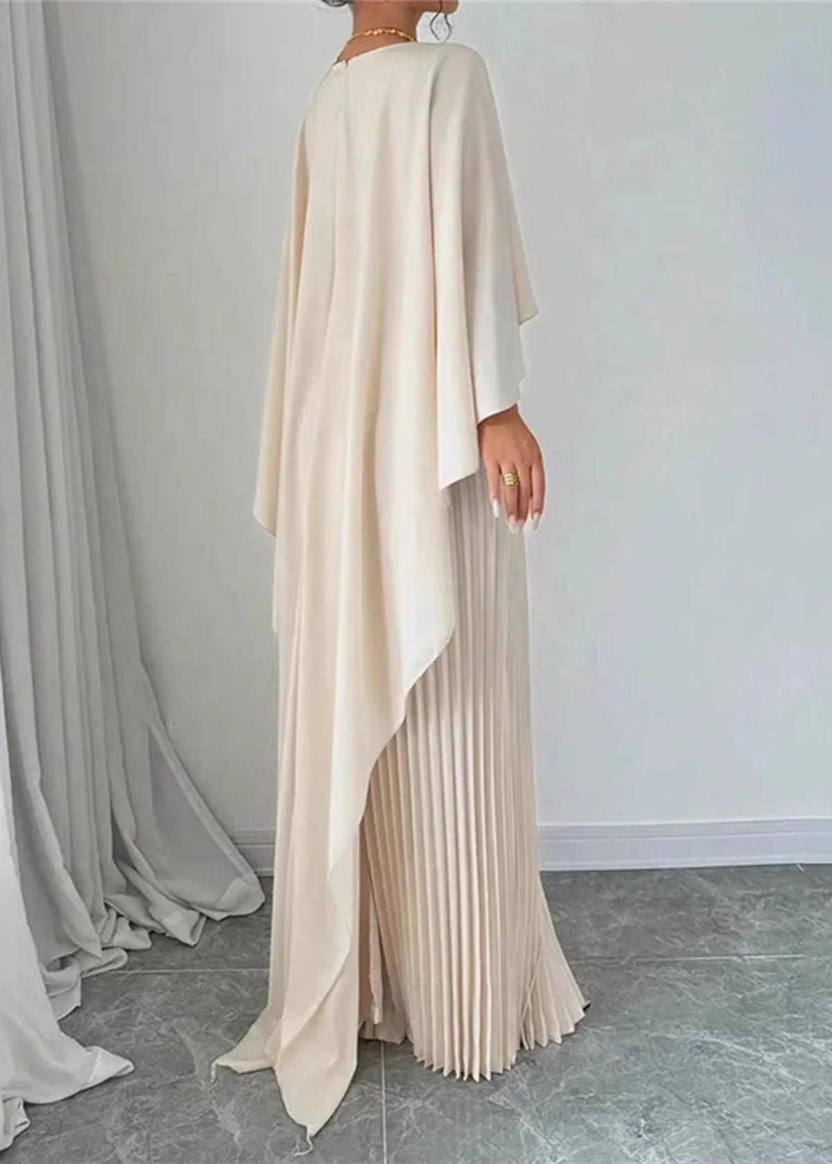 The Hills Nashville Makayla Women's Pleated Cape Maxi Dress