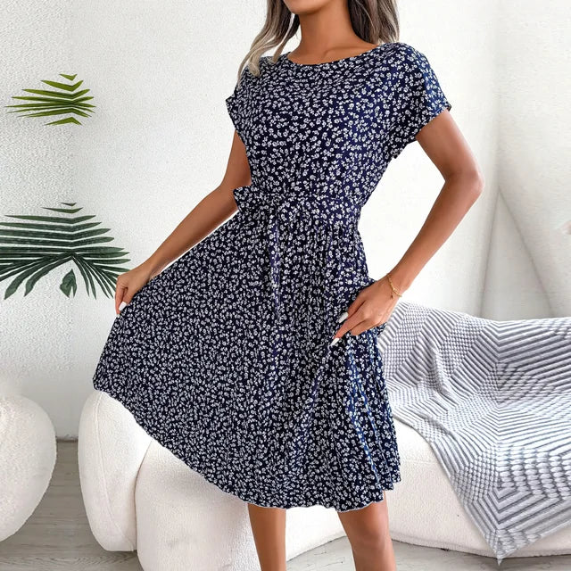 https://cdn.shopify.com/s/files/1/0811/5545/7372/files/Dames-Lente-Zomer-Korte-Mouw-Hoge-Taille-Chique-Jurk-Mode-Bloemen-Geplooid-Een-Lijn-Lange-Jurk_jpg_640x640_jpg.jpg?v=1746181163