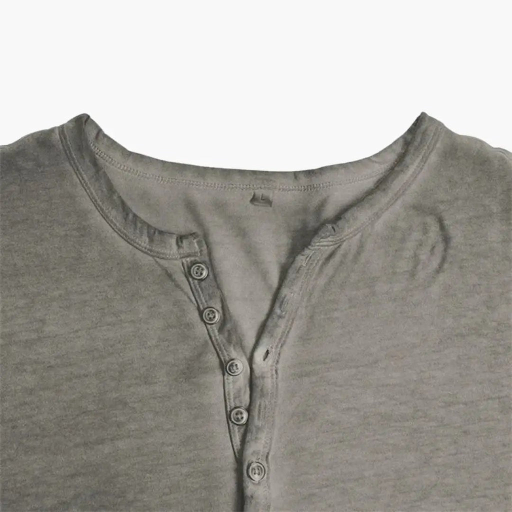 https://cdn.shopify.com/s/files/1/0980/8547/0533/files/Henley-ShirtfurHerrenmitKnopfleisteundlangenArmeln_2.jpg?v=1777385256