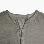 https://cdn.shopify.com/s/files/1/0980/8547/0533/files/Henley-ShirtfurHerrenmitKnopfleisteundlangenArmeln_2.jpg?v=1777385256