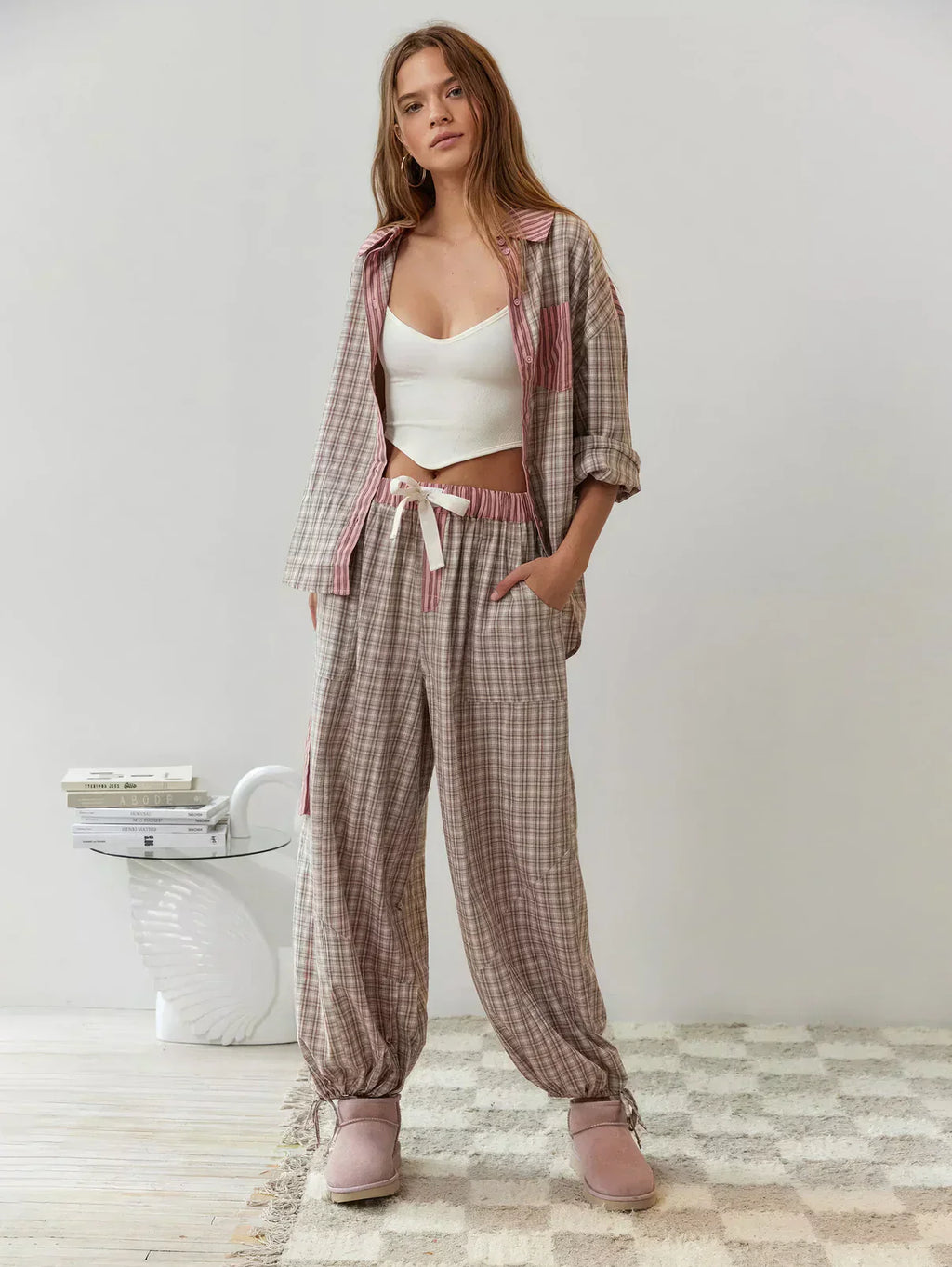 https://cdn.shopify.com/s/files/1/0811/5545/7372/files/Pyjamapinkopen.webp?v=1755839363