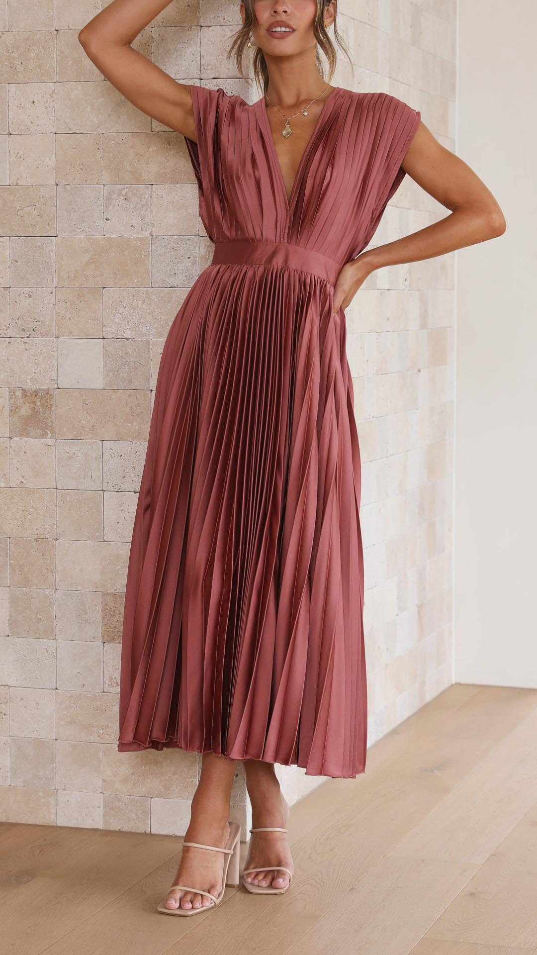 https://cdn.shopify.com/s/files/1/0868/7468/5776/files/TH01422-Rose-Red_4_139766eb-9be7-4ad3-a0c6-0b0a078061c7.jpg?v=1741455568