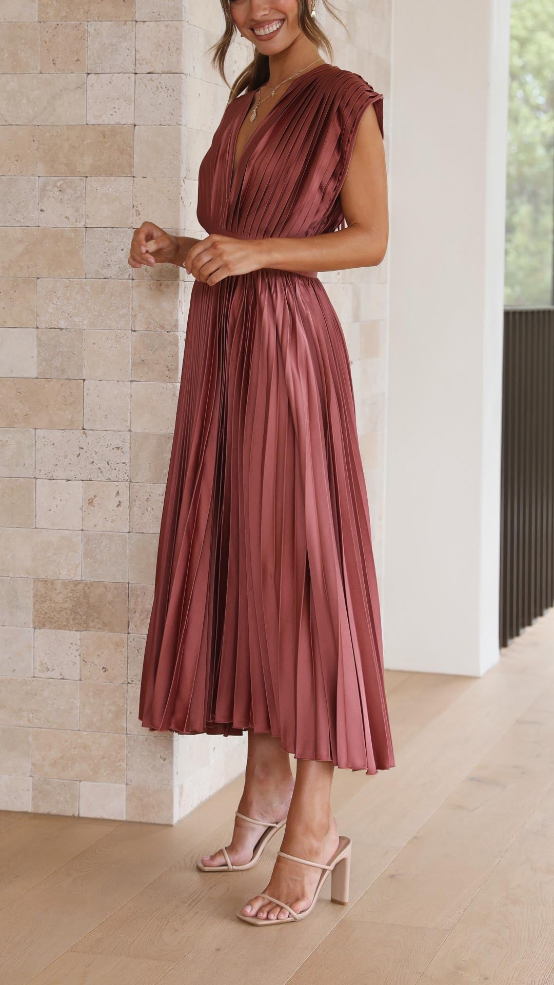 https://cdn.shopify.com/s/files/1/0868/7468/5776/files/TH01422-Rose-Red_5_0c844766-c155-4cc6-b304-dc26e5049cc6.jpg?v=1741455567