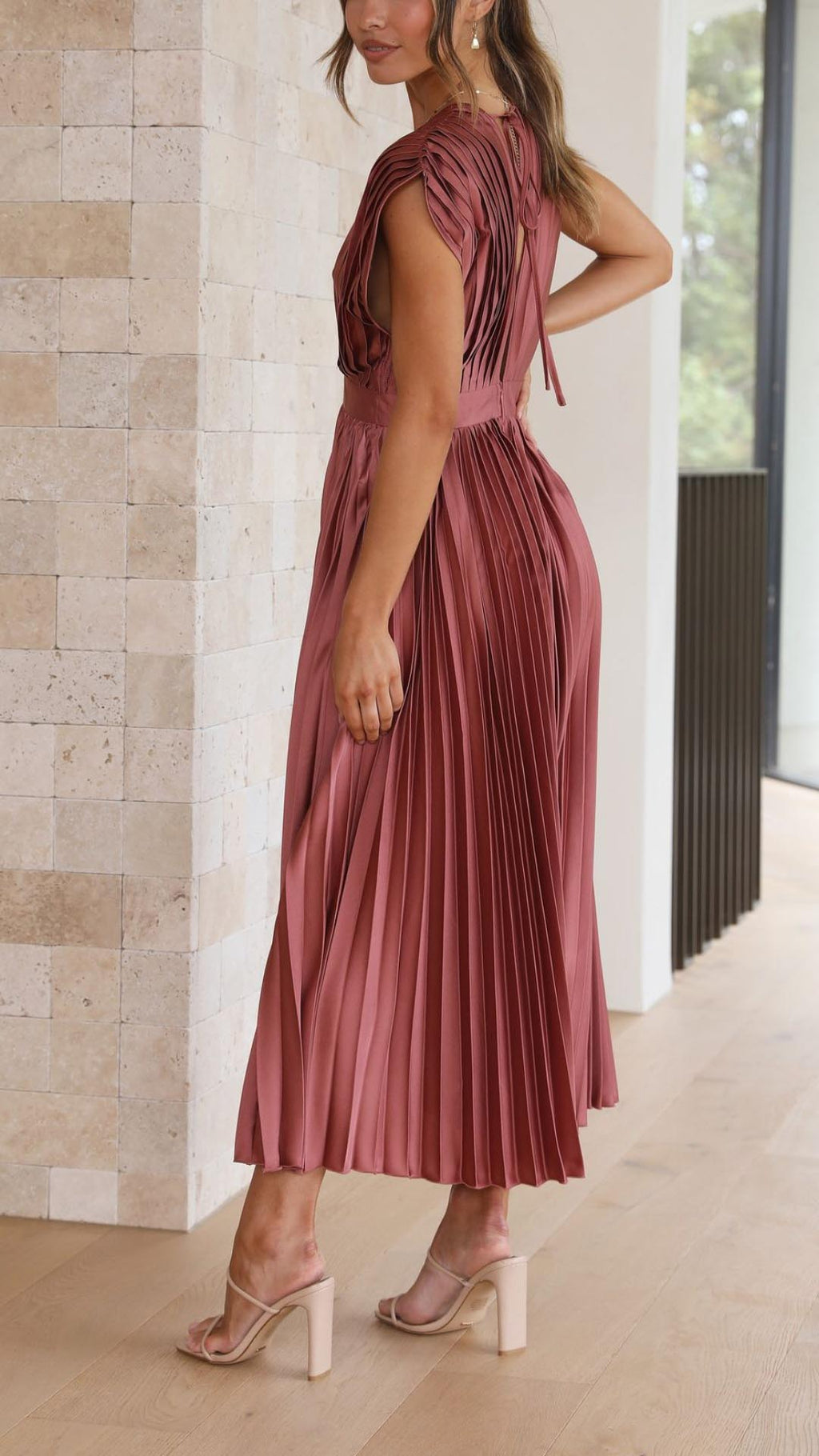 https://cdn.shopify.com/s/files/1/0868/7468/5776/files/TH01422-Rose-Red_8_47e80f30-a591-4713-866e-84df5cbf635b.jpg?v=1741455568