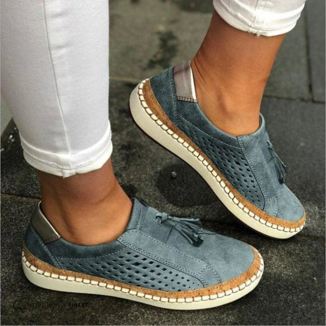 https://cdn.shopify.com/s/files/1/0868/7468/5776/files/diannblauw.webp?v=1773018301